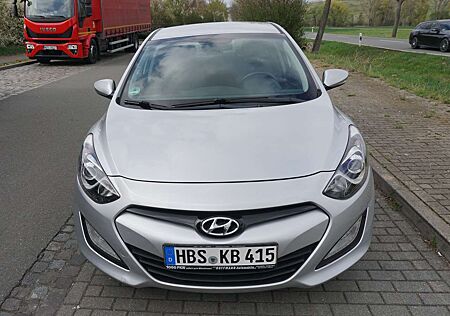Hyundai i30 blue 1.6 CRDi Style