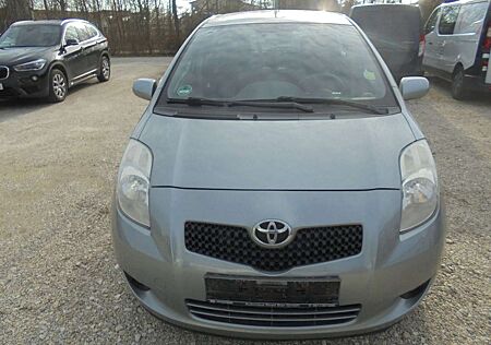 Toyota Yaris Team TÜV Service NEU