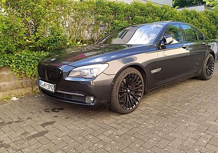 BMW 750i 750