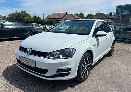 VW Golf Volkswagen VII. Cup BMT*Business*NAVI*LED.Panorama