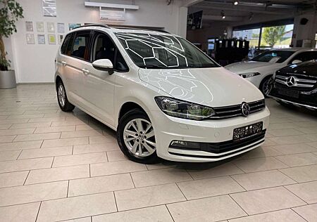 VW Touran Volkswagen Comfortline Navi Massage-Sitz Pano Tempo RueFaKa S