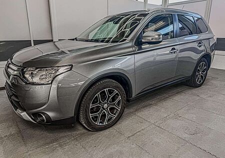 Mitsubishi Outlander INSTYLE 7 Sitzer 4WD AHK NAVI LEDER SHZ HU 10-2...