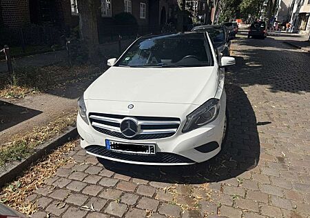 Mercedes-Benz A 180 (BlueEFFICIENCY) Style