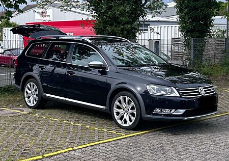 VW Passat Alltrack Volkswagen 2.0 TDI 4Motion DSG BlueMotion Tec