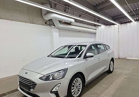 Ford Focus Turnier Titanium PDC Navi DAB Spurhalteassistent
