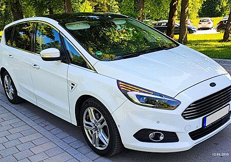 Ford S-Max 7 Sitzer Panoramadach Scheckheftgepflegt Leder