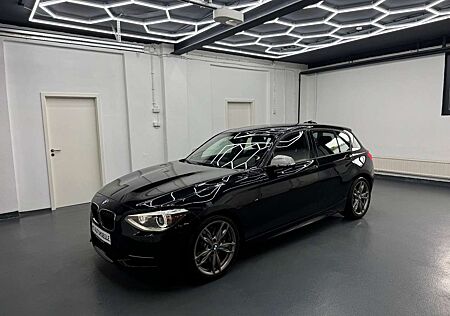 BMW 135 i*AUTOMATIK*R-KAMERA*UNFALLFREI*