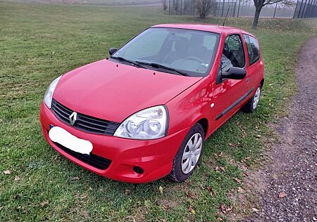 Renault Clio EZ 2011 TÜV 02.2026 Garagenfahrzeug