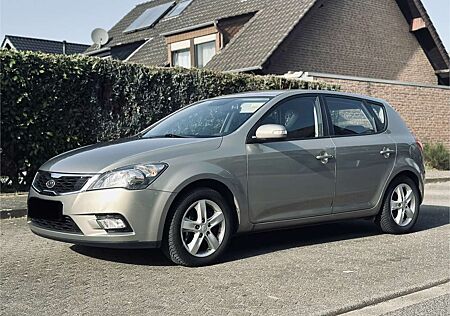 Kia Cee'd Ceed / 1.6 CVVT Automatik Spirit