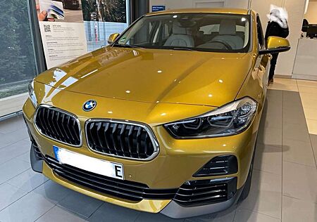 BMW X2 xDrive 25 e Advantage, Hybrid, wie neu