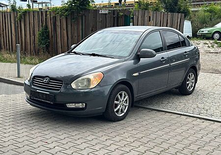 Hyundai Accent GL 1.4 NAVI*KLIMA*ALUFELFEN*