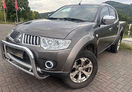 Mitsubishi L200 Intense Doppelkabine 4WD/AHK/Klimaaut/TÜV/