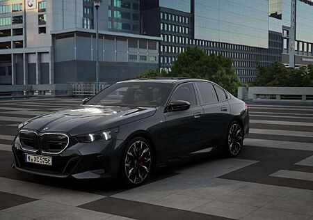 BMW i5 M60 xDrive ///M-Sport PRO ACC PanoSD AHK B&W