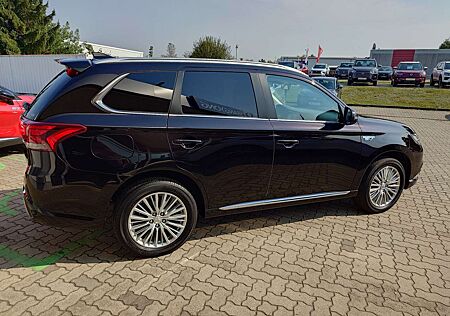 Mitsubishi Outlander 2.4 4WD Plug-In Hybrid Spirit-Paket+Winterräder