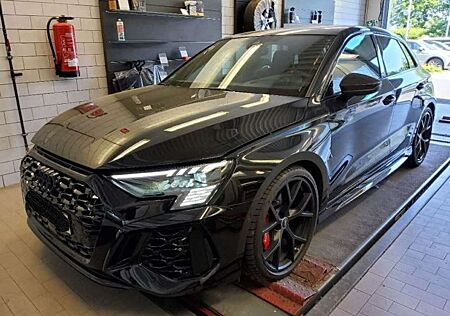 Audi RS3 Sportback qu KERAMIK PANO HuD CARBON B&O 290