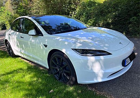 Tesla Model 3 Highland - 8-fach bereift