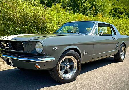 Ford Mustang V8
