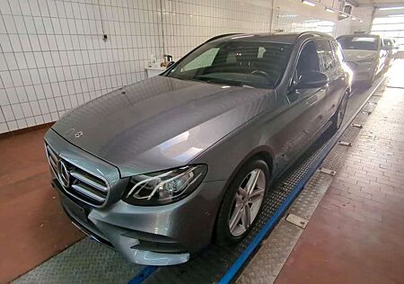 Mercedes-Benz E 220 d T AMG Kamera/Head-UP/Comand/19"/Night-P