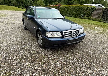 Mercedes-Benz C 230
