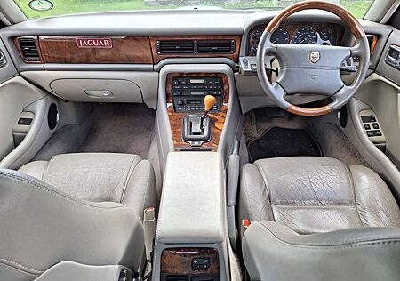 Jaguar XJ XL 3.2 Executice RECHTSLENKER mit 5300,- € WERTGUTACHTEN