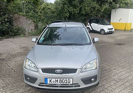 Ford Focus Turnier 2.0 16V Aut. Ghia