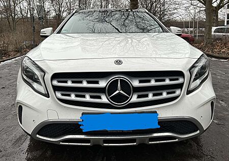 Mercedes-Benz GLA 180 7G-DCT URBAN LED/PANO/TEMPO/UNFALLFREI