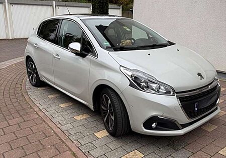 Peugeot 208 PureTech 110 RFK SHZ CARPLAY PANO AUT 8FACH