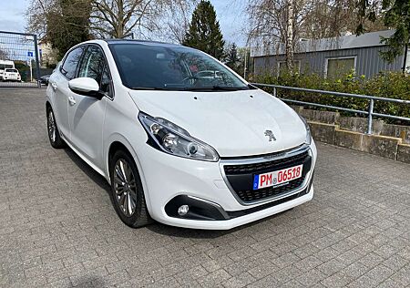 Peugeot 208 BlueHDi 100Allure_1 HAND_NAVI_KAMERA_PANORAMA_
