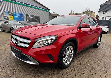 Mercedes-Benz GLA 220 d Urban mit AHK/Xenon ......