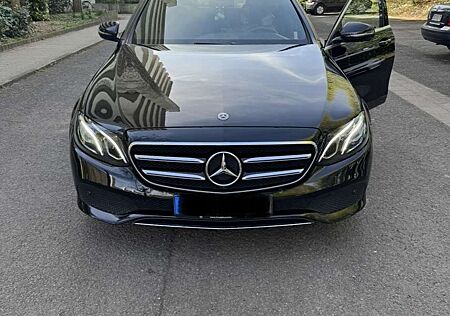 Mercedes-Benz E 220 AVANTGARDE