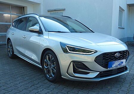 Ford Focus Turnier ST-Line MatrixLED AHK PANO NAVI DA