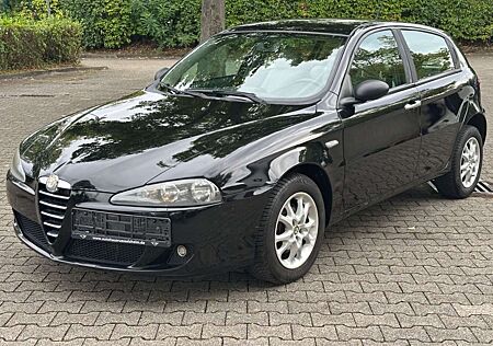 Alfa Romeo 147 1.6 16V TS Distinctive*KLIMAAUT*LEDER*