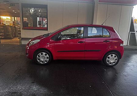 Toyota Yaris 1.0 VVT-i Cool