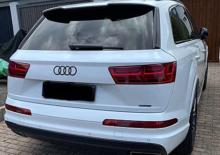 Audi Q7 3.0 TDI,3xS-Line, 22Zoll, Black Edition