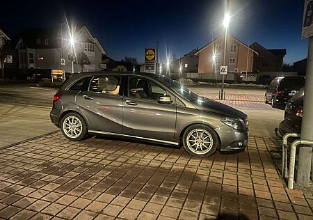 Mercedes-Benz B 200 CDI (BlueEFFICIENCY) 7G-DCT
