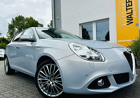 Alfa Romeo Giulietta 1.6 JTDM Turismo-Navi-Xenon-Alu-PDC-