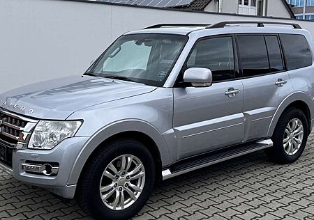 Mitsubishi Pajero 3.2 DI-D Automatik Instyle/ Top Standheizung