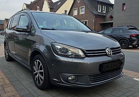 VW Touran Volkswagen 2.0 TDI DPF BlueMotion Technology Highline Motorsc