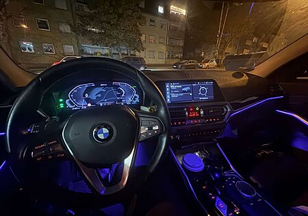 BMW 330 e Sport Line, HU und Service neu