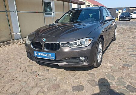 BMW 320 d Touring Aut.,AHK,Panorama,Bi-Xenon,Head-up