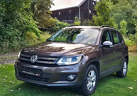 VW Tiguan Volkswagen Trend & Fun 4Motion*DSG*NAVI*AHK*1.Hd*SCHECKHEFT*