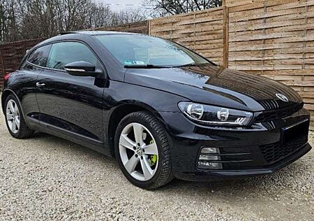 VW Scirocco Volkswagen 2.0 TDI (Blue Motion Technologie)