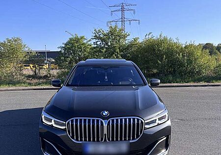 BMW 750 i xDrive Vollausstatung TÜV+SERVICE NEU