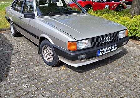 Audi 80 CD Diesel H Zulassng sehr schönes Fahrzeug
