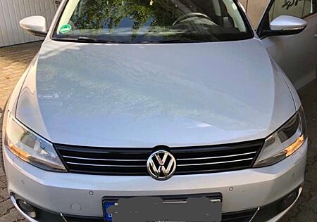 VW Jetta Volkswagen 2.0 TDI Highline