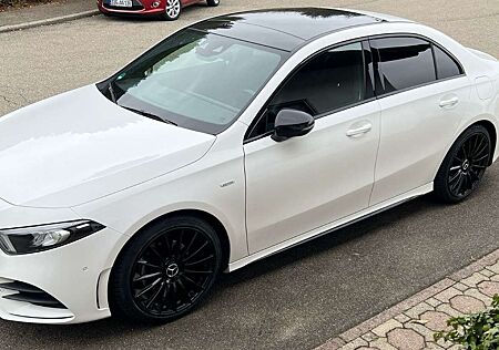 Mercedes-Benz A 200 Lim, AMG Line, Night Paket