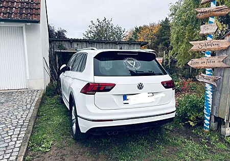 VW Tiguan Volkswagen 2.0 TDI 4MotioDSG R-Line