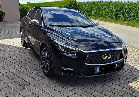 Infiniti Q30 2.0t DCT AWD Sport Bose 360 Grad Kamera