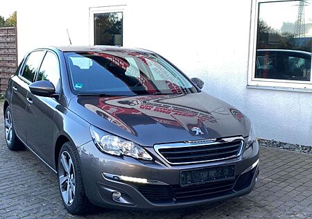 Peugeot 308 Limousine 1.6HDi Navi Kamera Tempomat Sitzh.