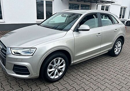 Audi Q3 design quattro S-Tronic XENON/NAVI/AHK/1HAND